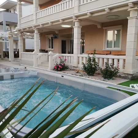 Guesthouse Villa Jurisic Novalja Eksteriør bilde