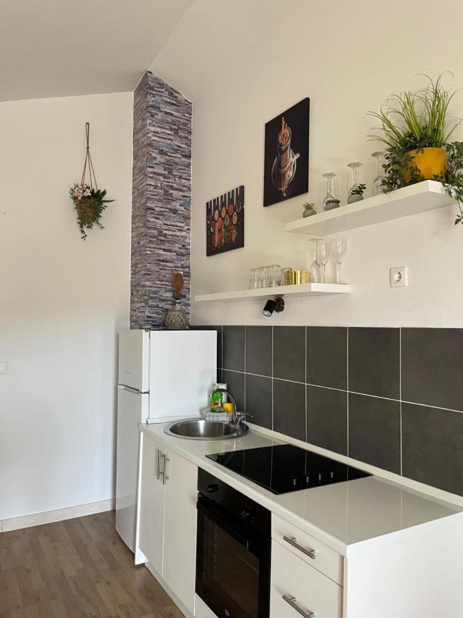 Guesthouse Villa Jurisic Novalja Eksteriør bilde