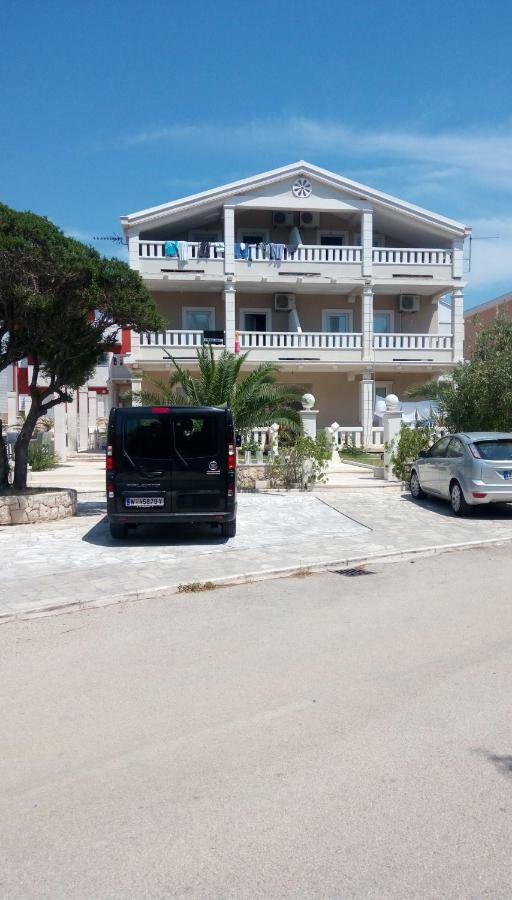 Guesthouse Villa Jurisic Novalja Eksteriør bilde