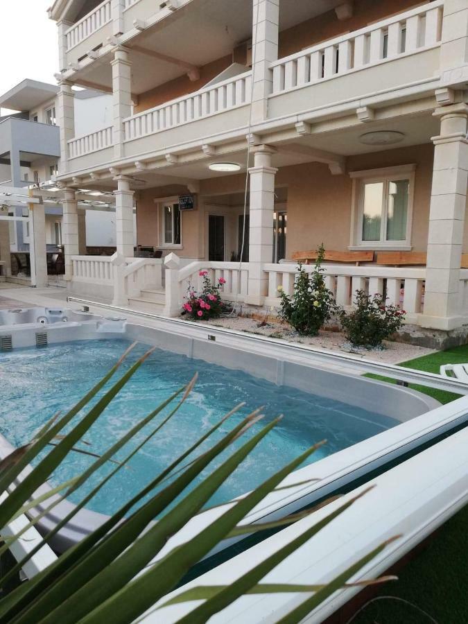 Guesthouse Villa Jurisic Novalja Eksteriør bilde