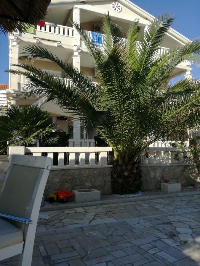Guesthouse Villa Jurisic Novalja Eksteriør bilde