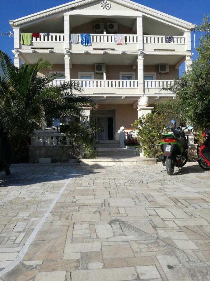 Guesthouse Villa Jurisic Novalja Eksteriør bilde
