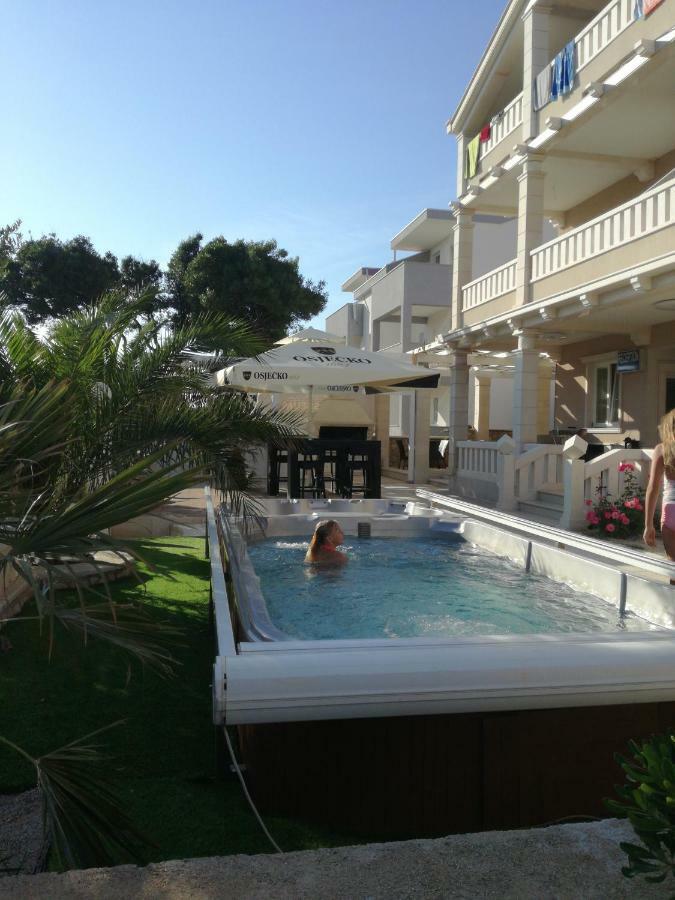 Guesthouse Villa Jurisic Novalja Eksteriør bilde