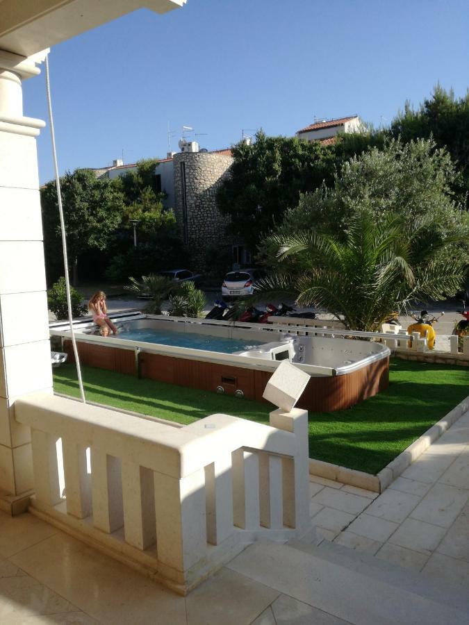 Guesthouse Villa Jurisic Novalja Eksteriør bilde
